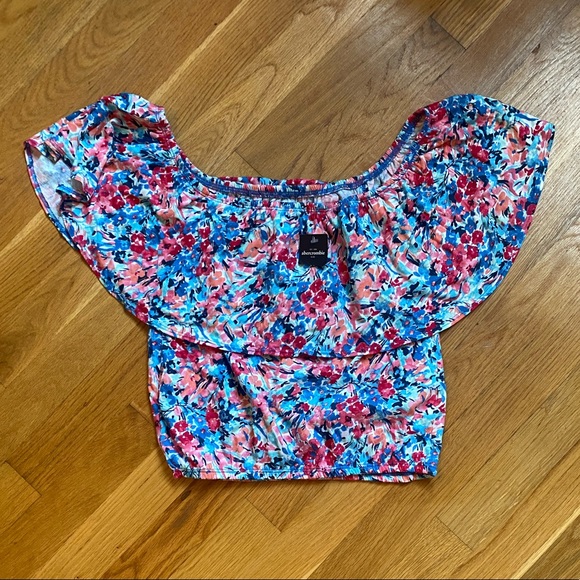 Abercrombie Kids Ruffle Off-the-Shoulder Crop Top in Blue Floral - Picture 2 of 9